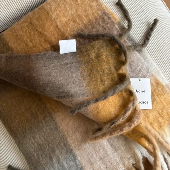 Acne studios scarf - Picture 3 of 3